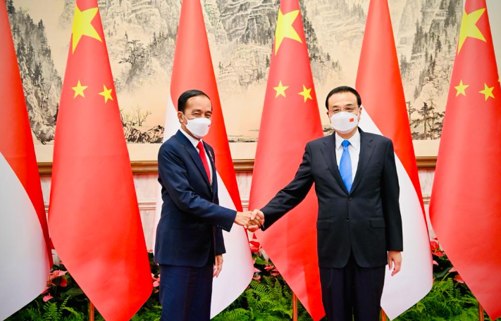 Ini yang Dibahas Jokowi dan PM China Saat Bertemu di Beijing...